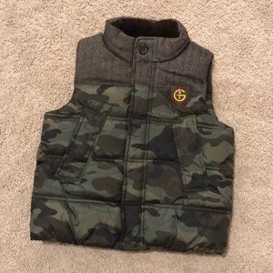 Gap kids. Camo print Puffer vest. Sz 5T or 5 years